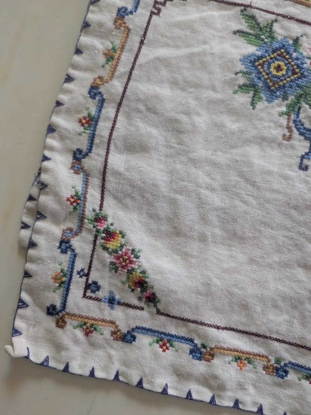 VTG Set of 5 Cross Stitch Linen Placemats Floral Embroidered Cream Cottagecore